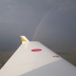 Regenbogen über dem linken Flügel.