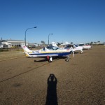 Dynamic im Abendrot in Birdsville, im Hintergrund das Hotel