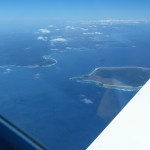 Letzter Blick zurueck auf eine der fast 17000 Inseln von Indonesien, zum ersten grossen Flug raus aufs offene Meer